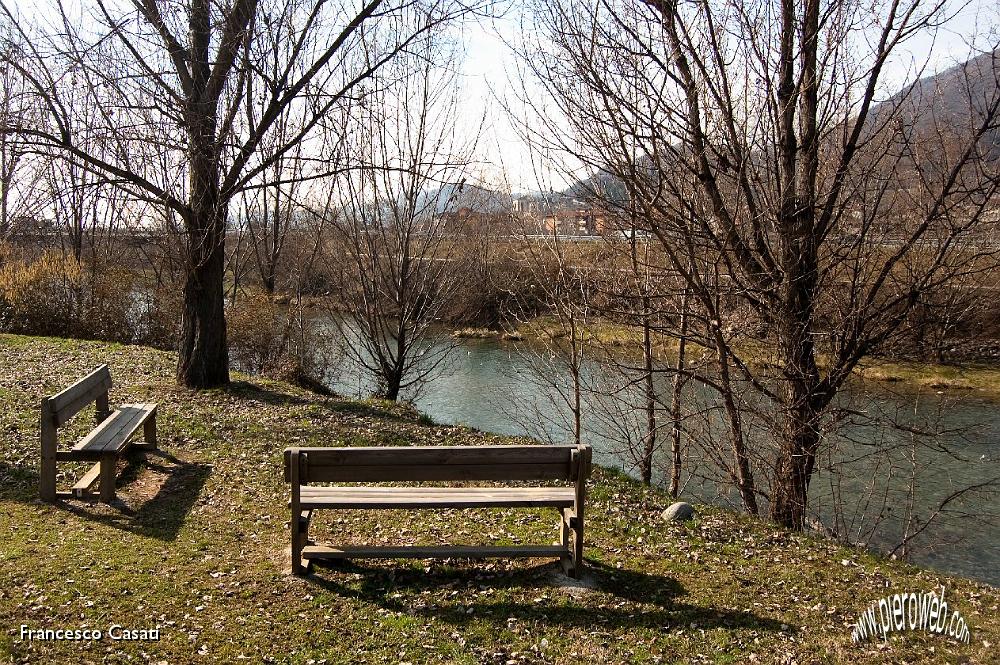 010 Sosta romantica sulla ciclabile.jpg